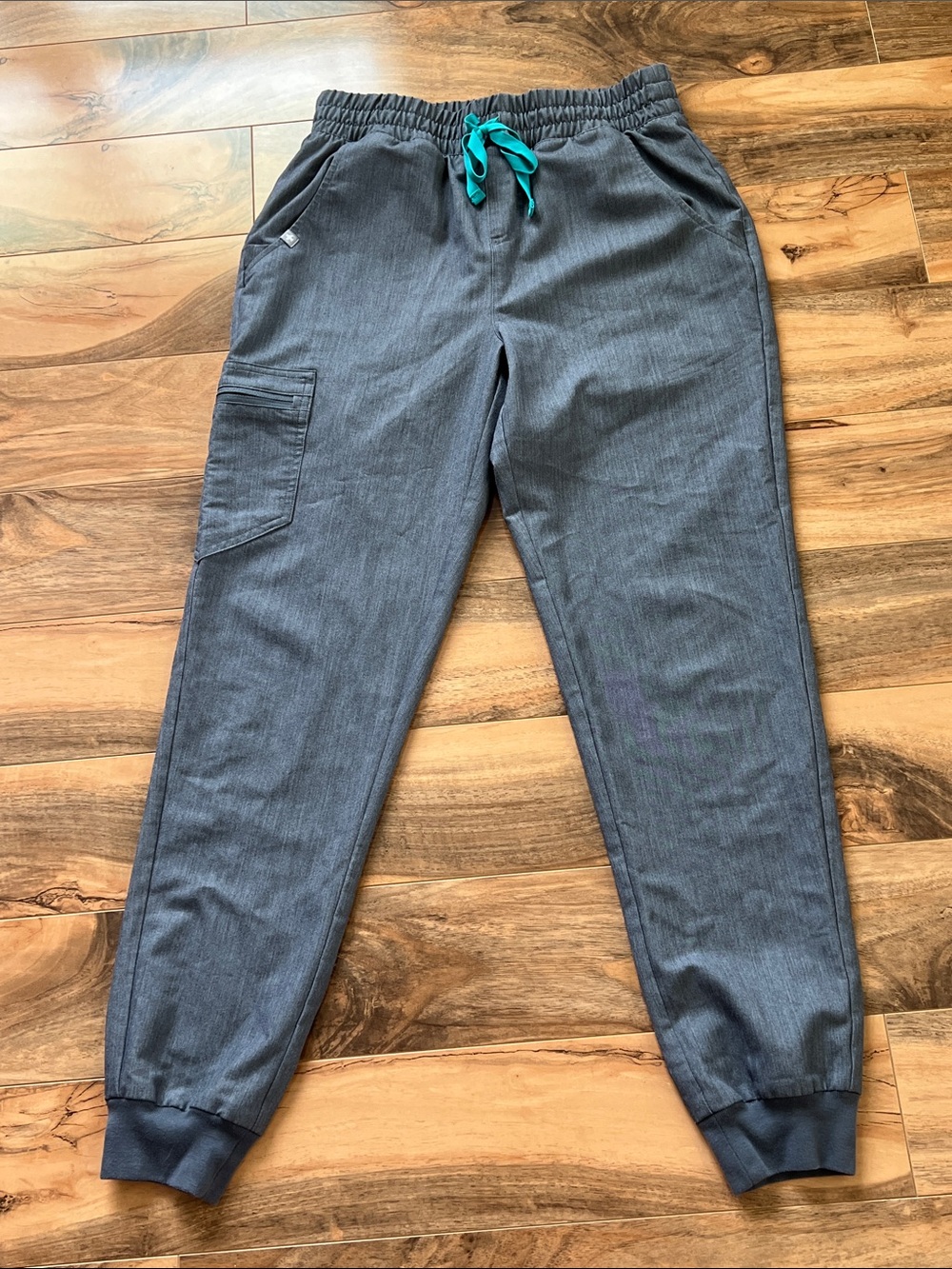 FIGS Women’s Jogger Scrub Pants Gray Technical Collection Sz Small Medical Wear